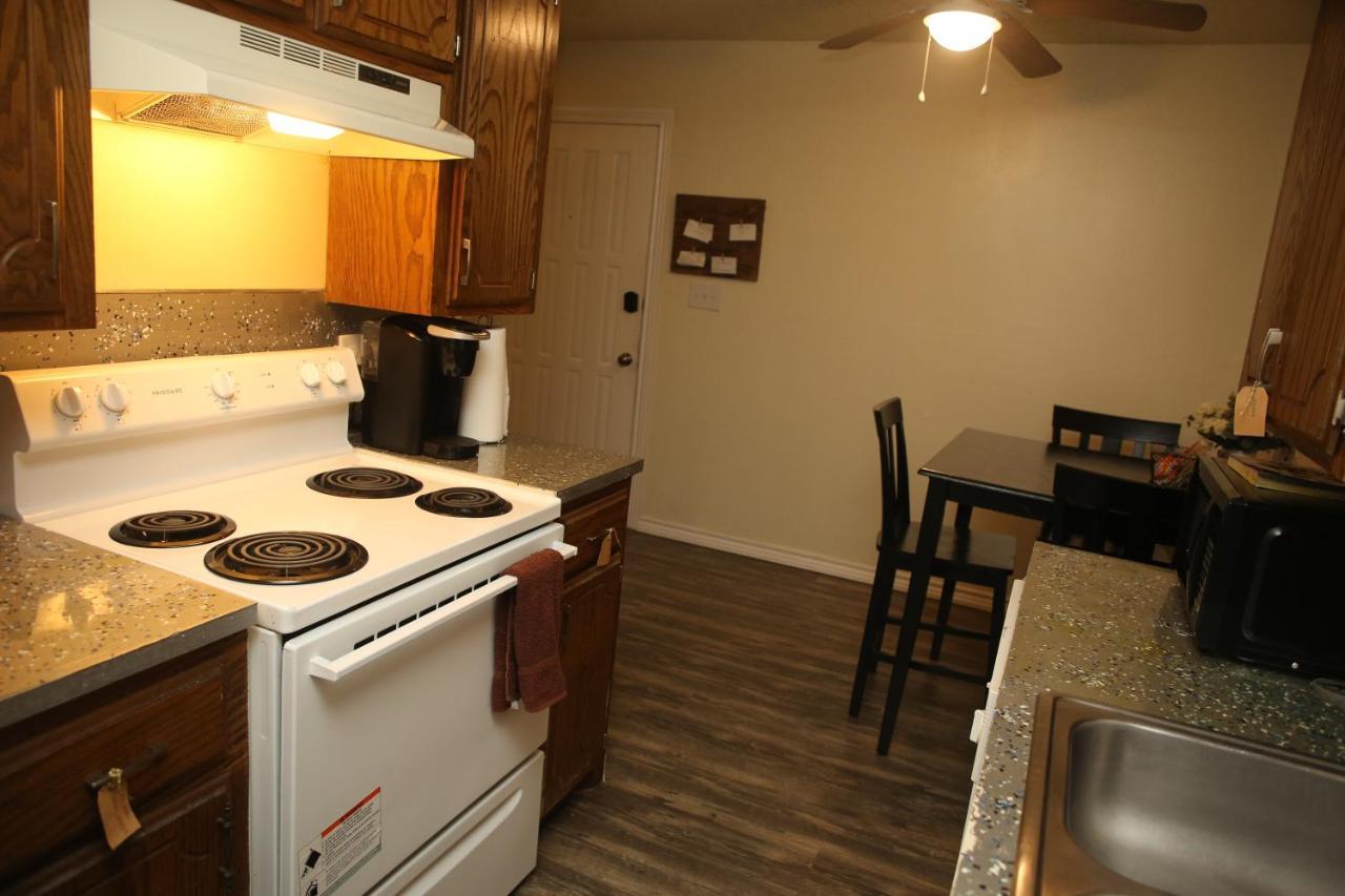 2 Bed/ 1 Bath Next To Ft. Sill Apartment Лоутън Екстериор снимка