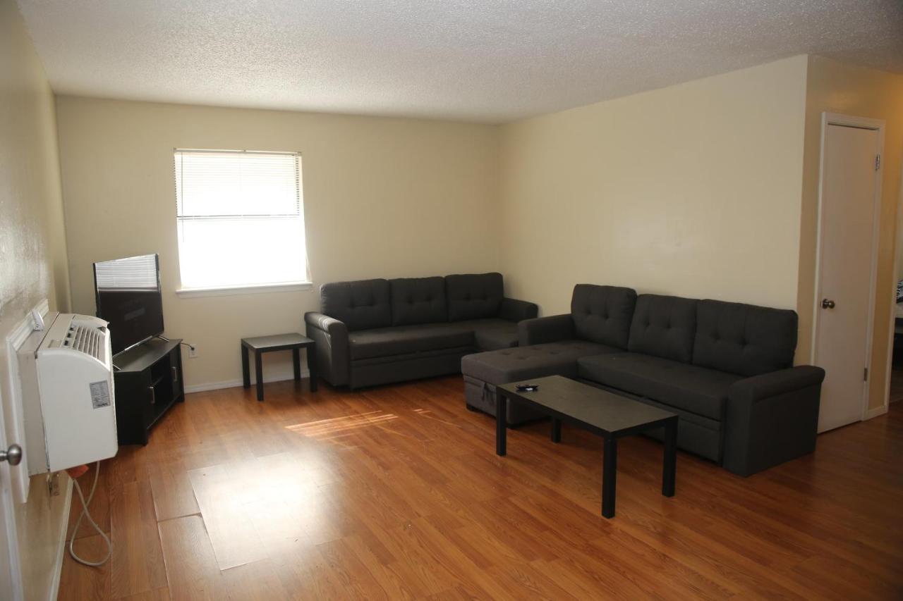 2 Bed/ 1 Bath Next To Ft. Sill Apartment Лоутън Екстериор снимка