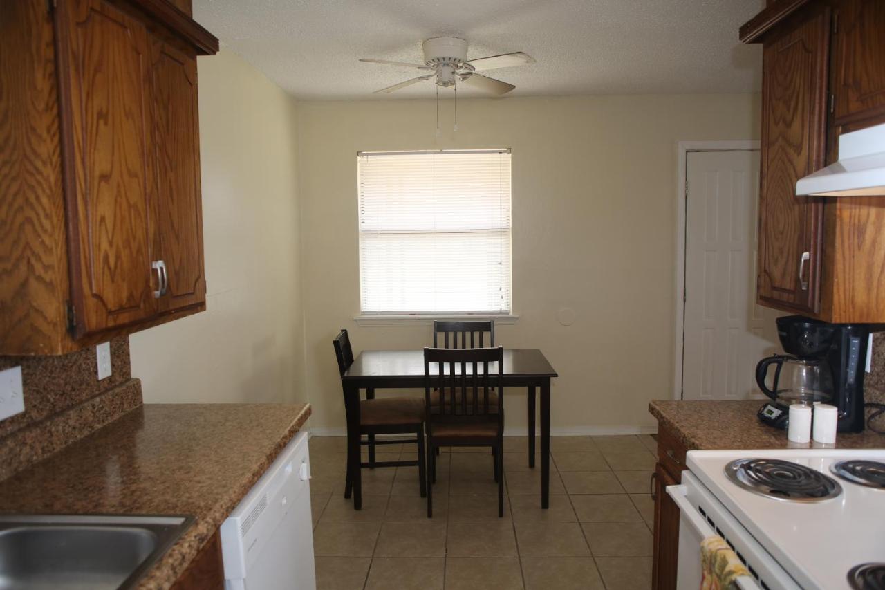 2 Bed/ 1 Bath Next To Ft. Sill Apartment Лоутън Екстериор снимка