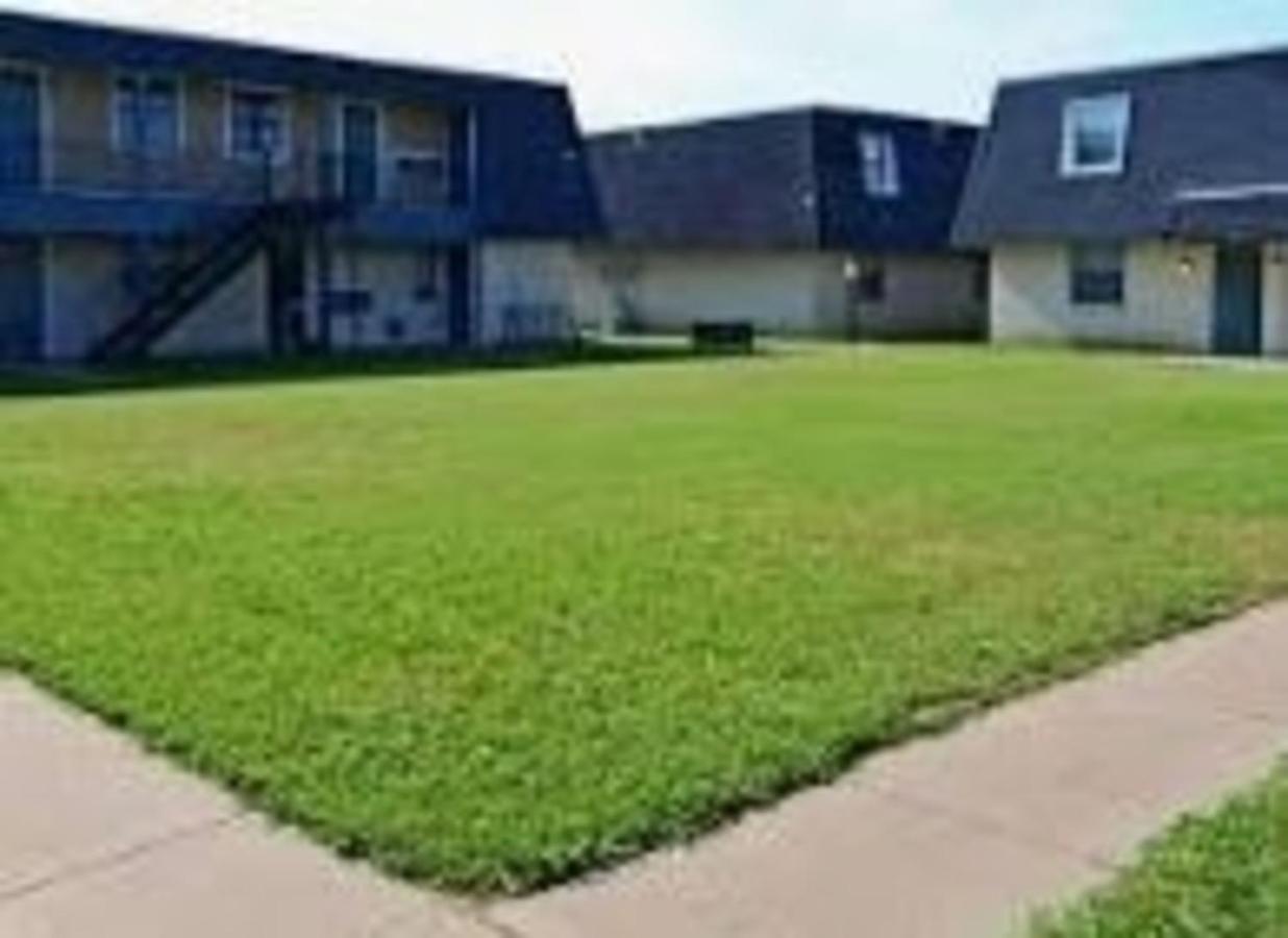 2 Bed/ 1 Bath Next To Ft. Sill Apartment Лоутън Екстериор снимка